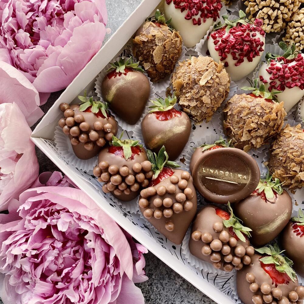 Клубника в шоколаде "Ассорти" (20-25 ягод)