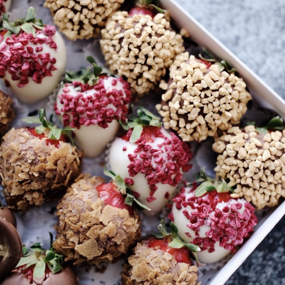 Клубника в шоколаде "Ассорти" (20-25 ягод)