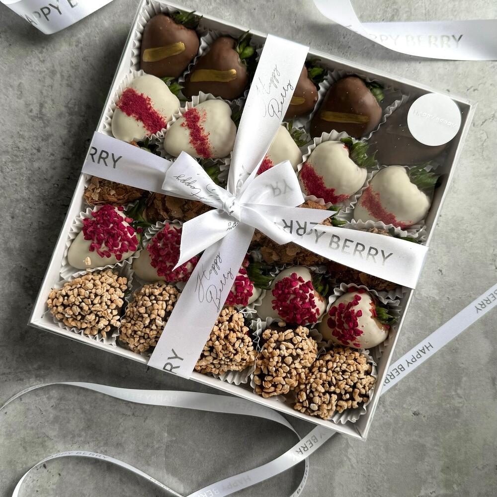 Клубника в шоколаде "Три шоколадки" (25-30 ягод)