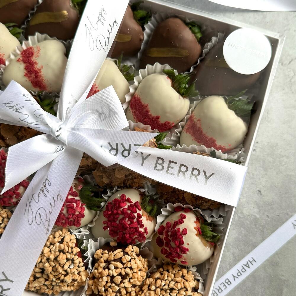 Клубника в шоколаде "Три шоколадки" (25-30 ягод)