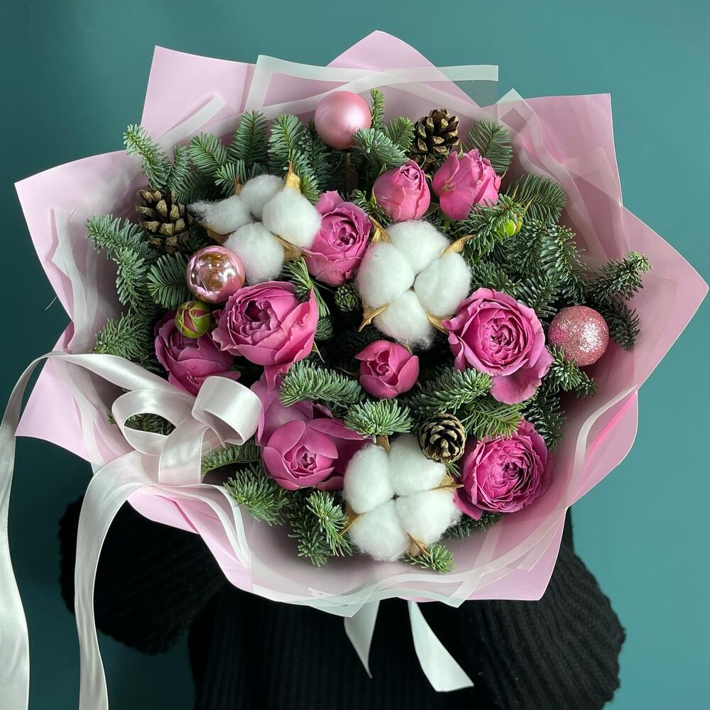 Новогодний букет. Пионы, розы и благородные цветы.