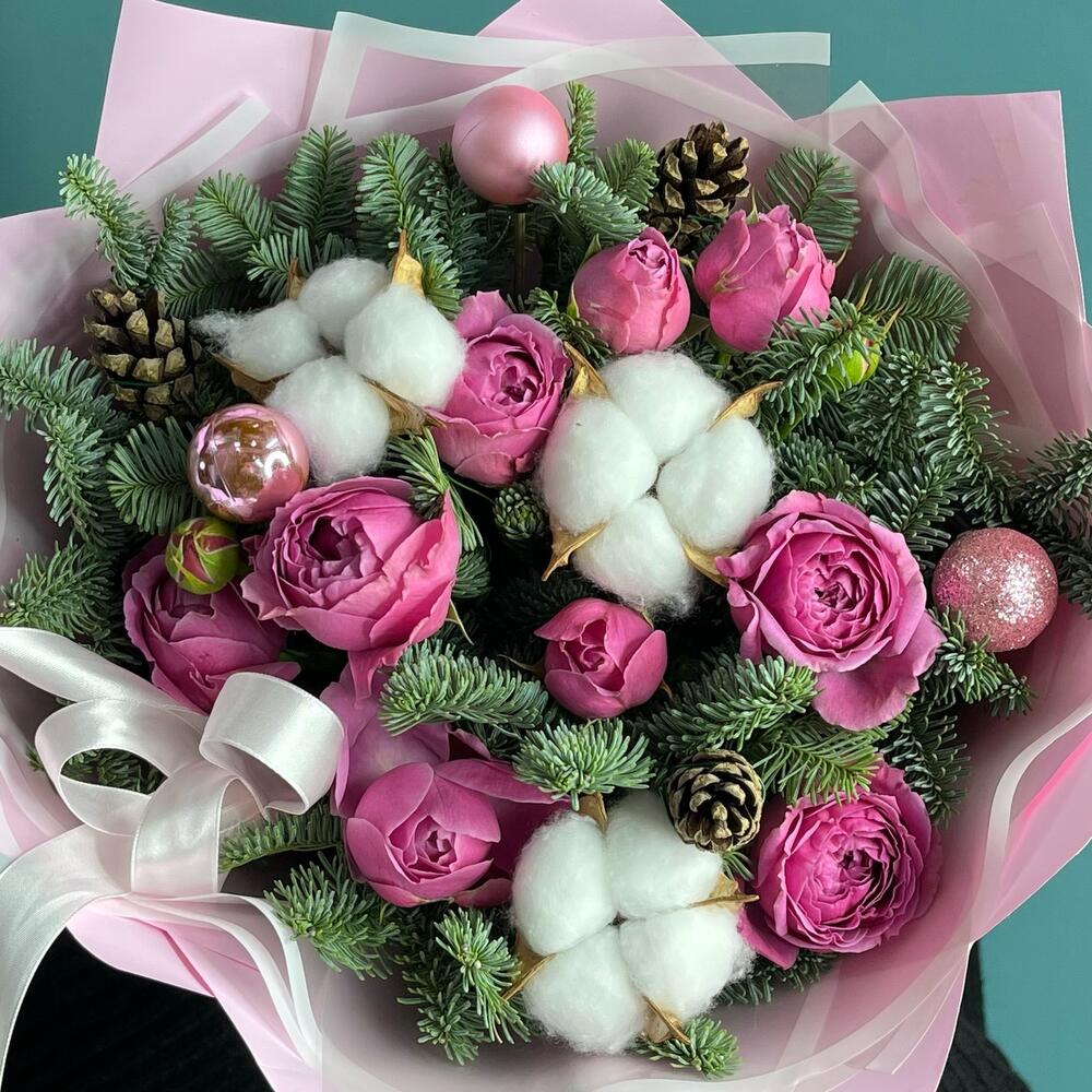 Новогодний букет. Пионы, розы и благородные цветы.