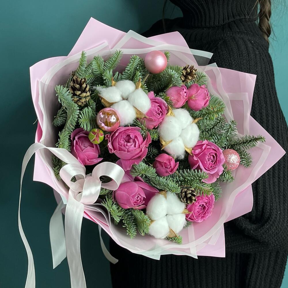 Новогодний букет. Пионы, розы и благородные цветы.