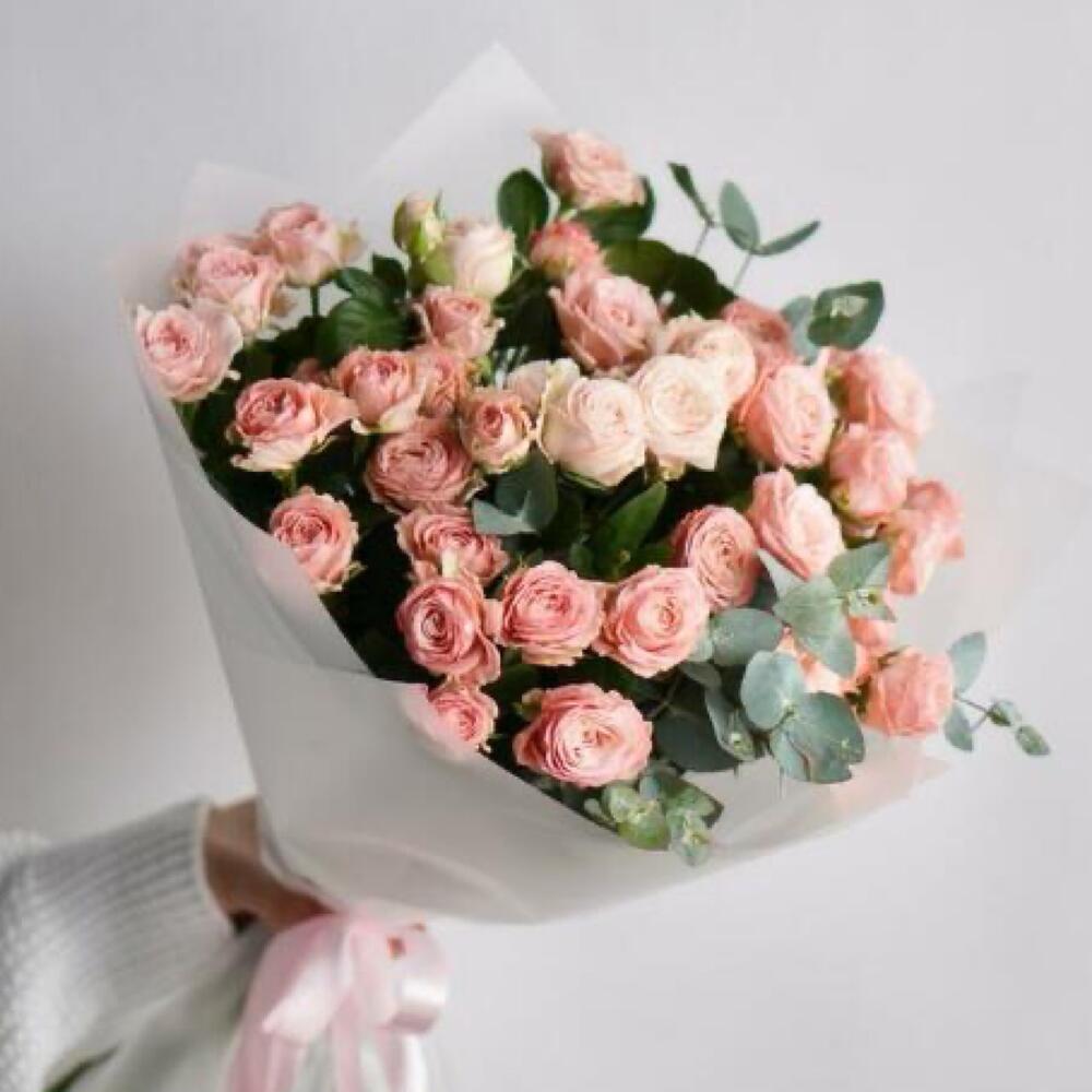 Монобукет пионовидных кустовых роз сорта «Мадам Бамбастик», размер «М», 9 шт.