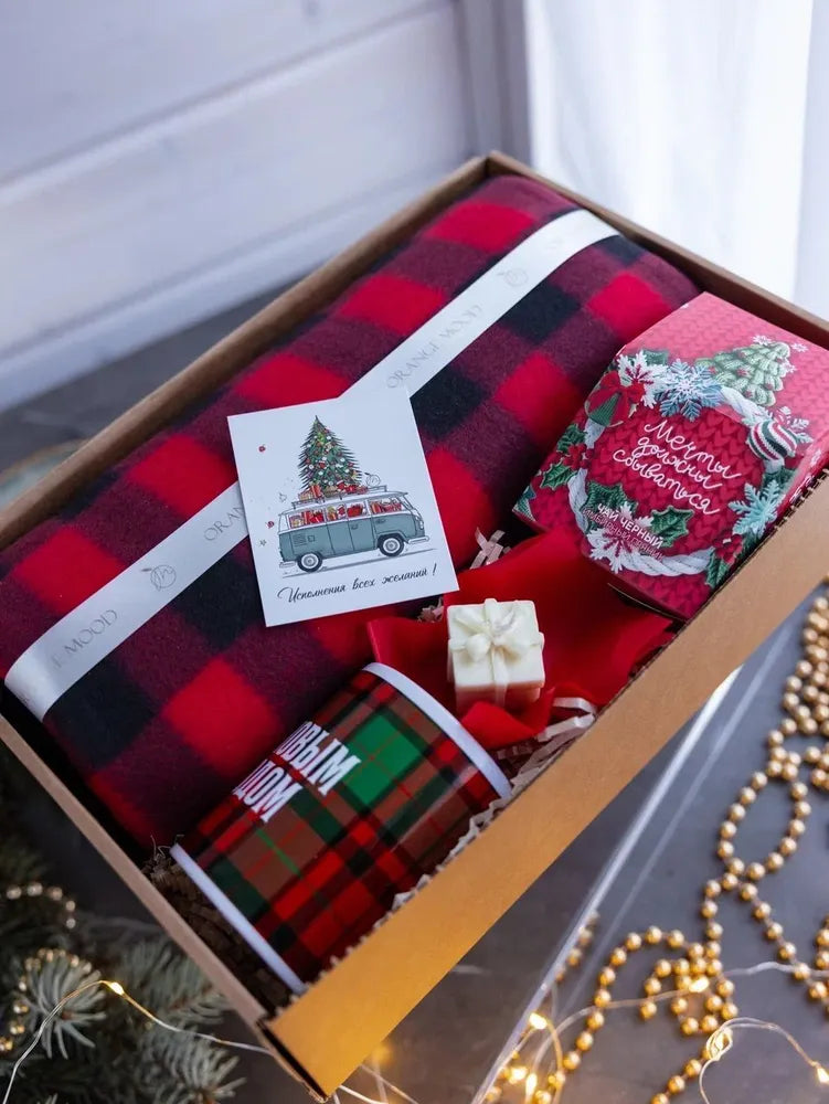 Новогодний подарочный набор - плед, чай, кружка, свеча
